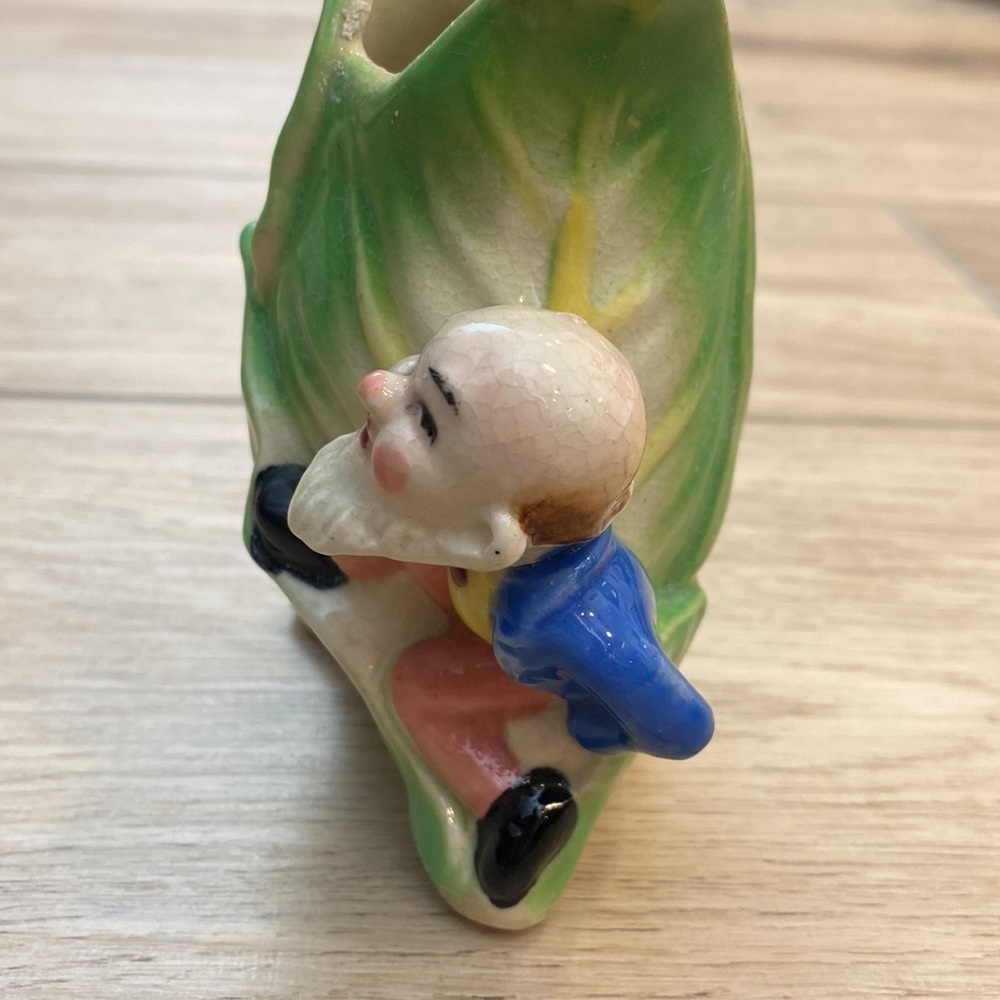 Vintage Leaf Gnome Vase Planter - Picture 3 of 11